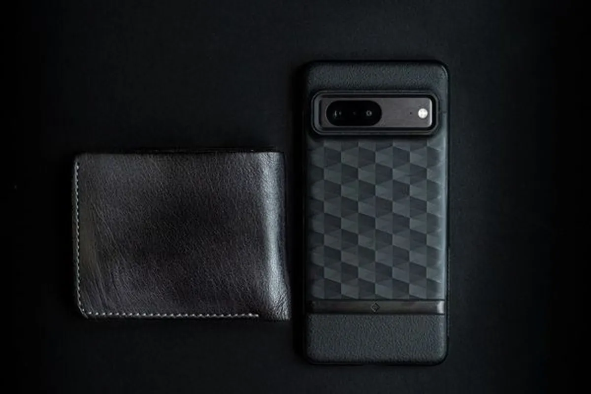 Wallet-Huelle mit Kartenfaechern -- Handytasche und Geldboerse in einem